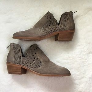 Vince Camuto Shoes - Vince Camuto || Prasata Cut Out Ankle Bootie Vince Camuto Shoes - Vince Camuto || Prasata Cut Out Ankle Bootie